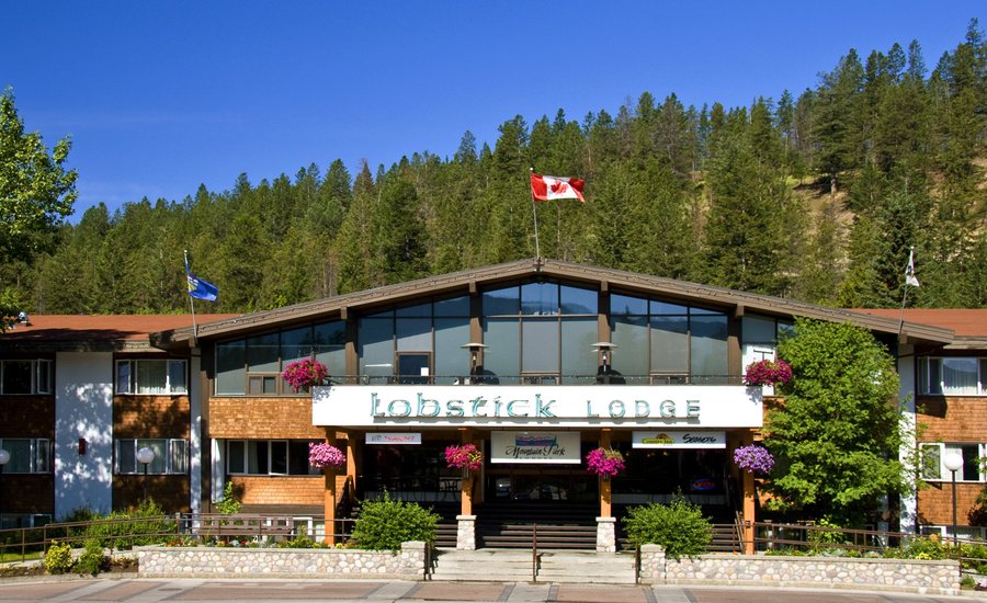 Lobstick Lodge Exterior