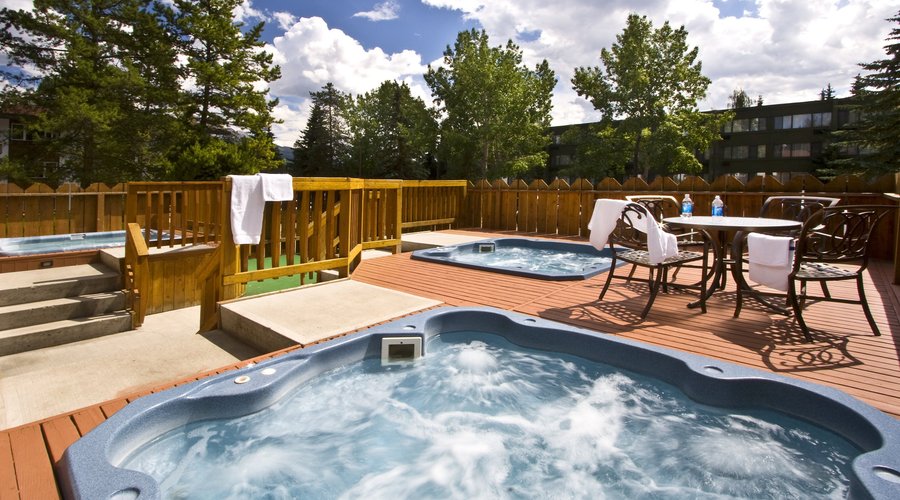 Lobstick Lodge Outdoor Hot Tubs