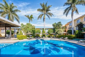 Piscina y playa