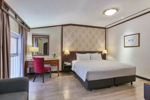 Room & Suite