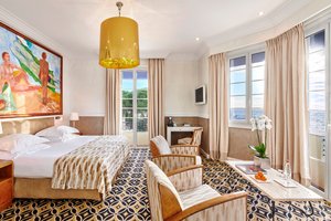 Room & Suite
