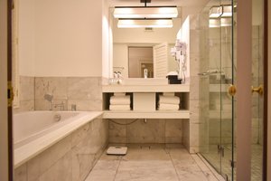 Room & Suite