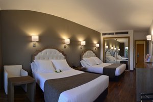 Room & Suite