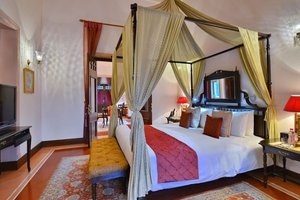 Room & Suite
