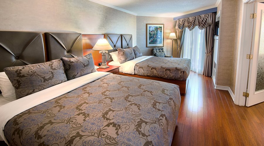 2 Queen Beds with Sofa Bed