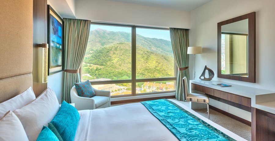 Mountain View Room King Bed