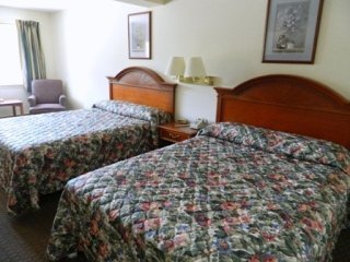 Double Queen Beds Downstairs