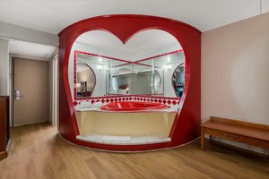 Room & Suite