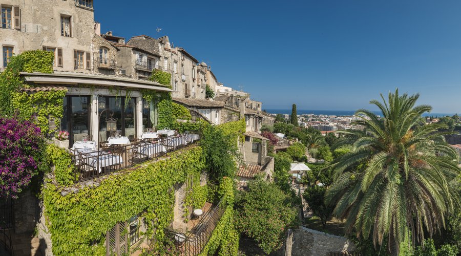 Restaurant with Terrace