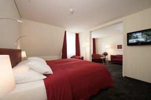 Room & Suite