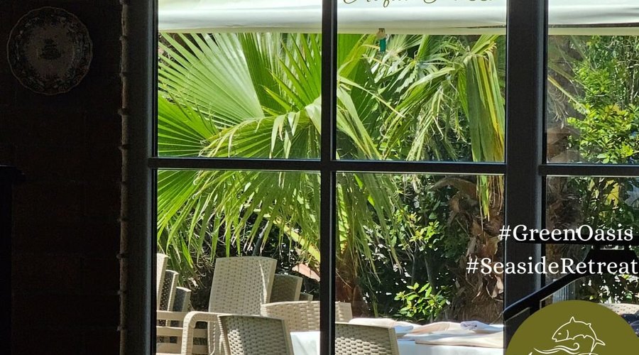 Ob Sie sich für einen romantischen Abend zu zweit, eine gesellige Zusammenkunft mit Freunden oder ein entspanntes Mittagessen am Strand entscheiden, unser mediterranes Restaurant mit frisch gefangenem Fisch freut sich darauf, Sie mit herzlicher Gastfreundschaft und erstklassigem Service zu verwöhnen.
