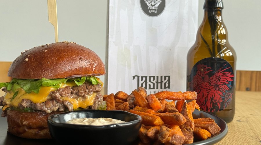 Smasher  homemade bun, 2x smashed patty, cheddar cheese, pickles, onions, lettuce, homemade sauce, chips