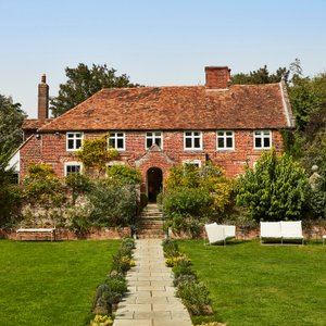 The Farmhouse, Updown 