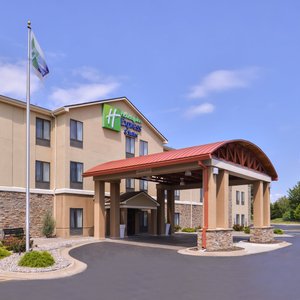 Welcome to Our Hotel in Topeka, KS.
