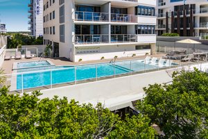 Pool & Beach
