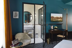 Room & Suite