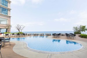 Pool & Beach