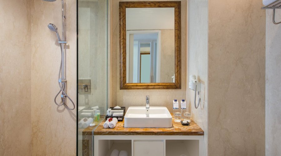 Bathroom Deluxe And Grand Deluxe