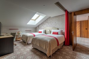 Room & Suite