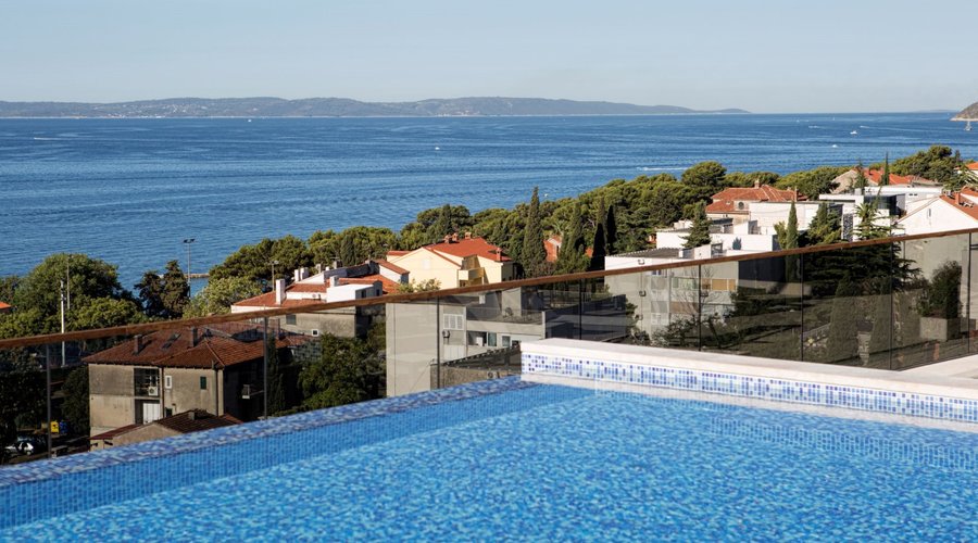 Rooftop outdoor infinity pool