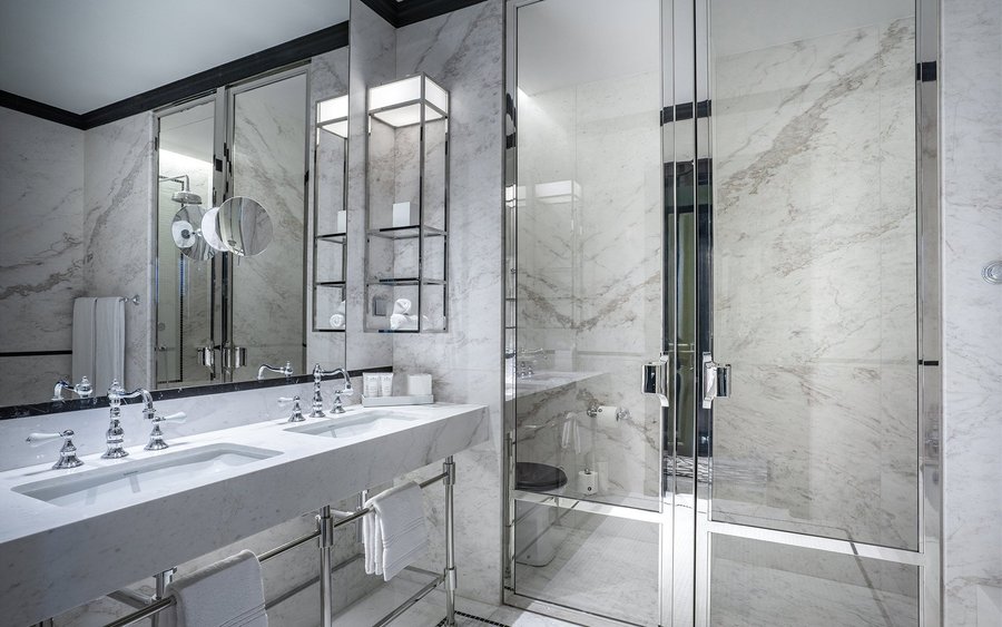 Deluxe - Bathroom