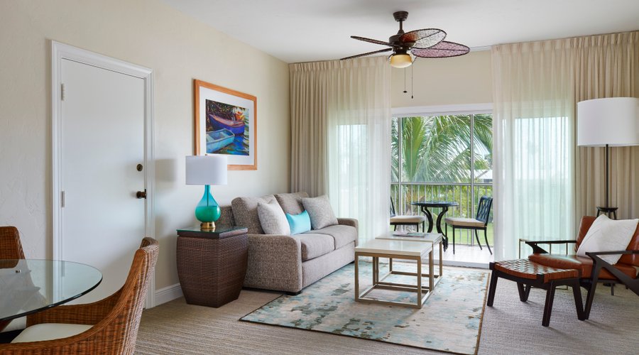 Golf Course King Guestroom