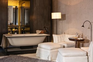 Room & Suite