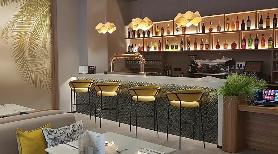 480353 Bar/Lounge