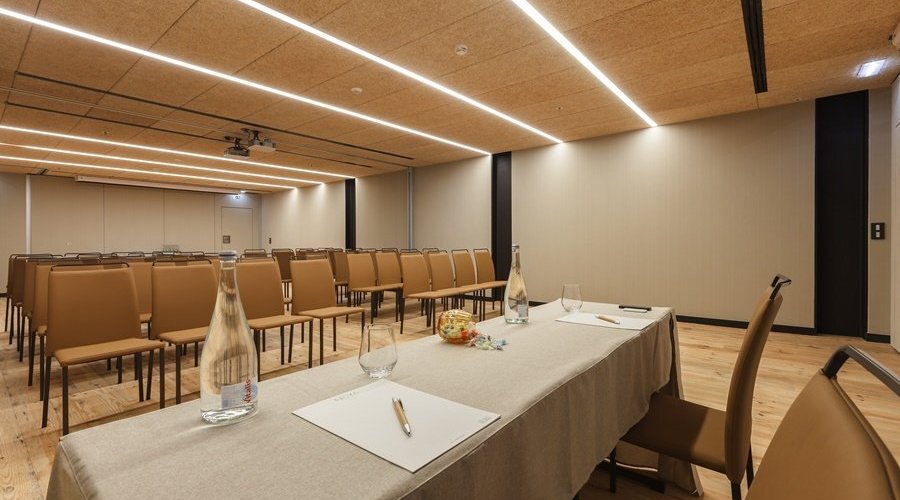A5C827 Meeting Room
