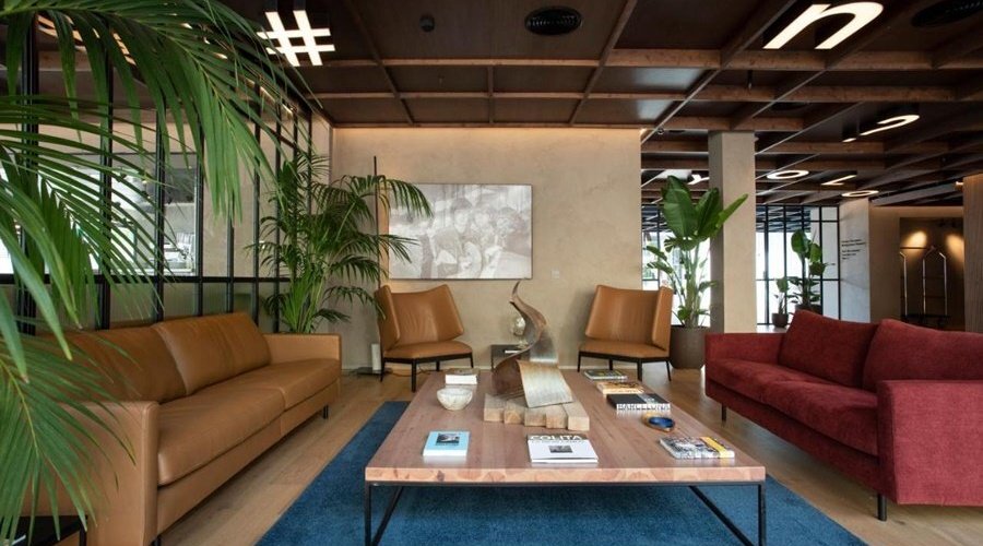 C23B10 Lobby