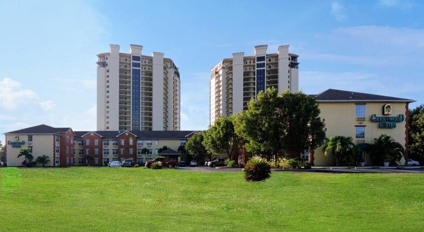 UpTownSuitesFt Myers Exterior