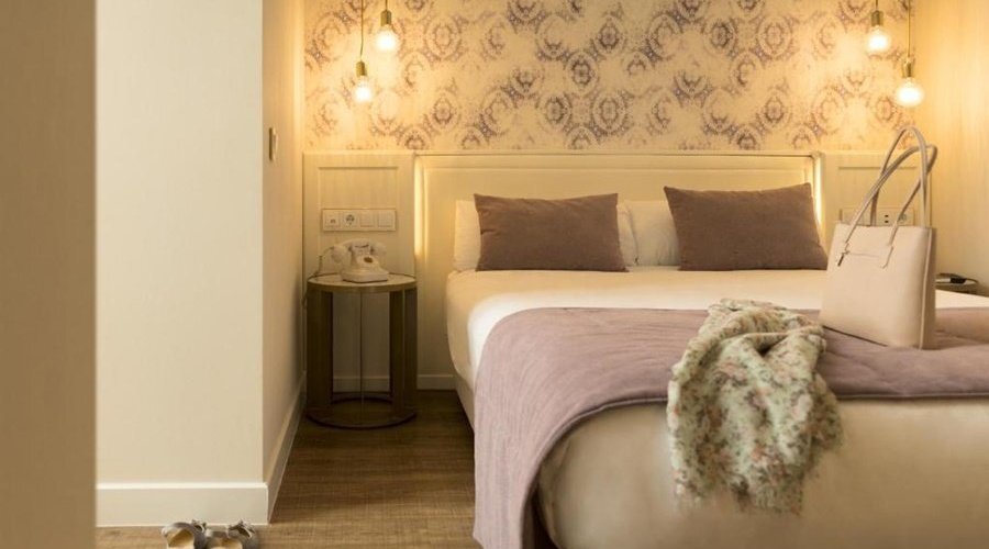C73D26 Guest Room
