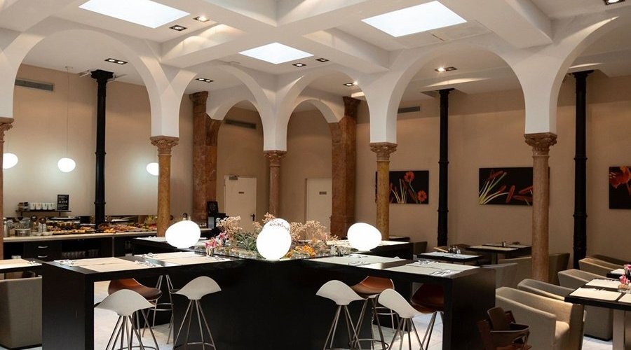 C73D21 Restaurant