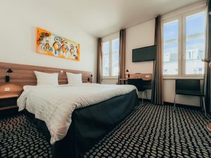 Room & Suite
