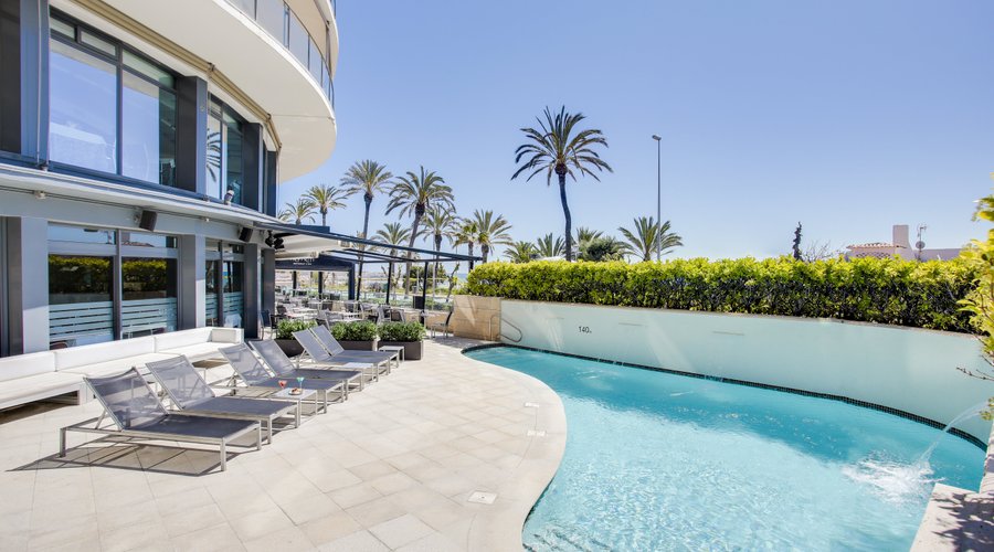 Swimming Pool Hotel Calipolis Sitges