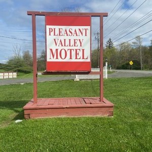 MH PleasantValleyMotel WestStockbridge MA Property Exterior