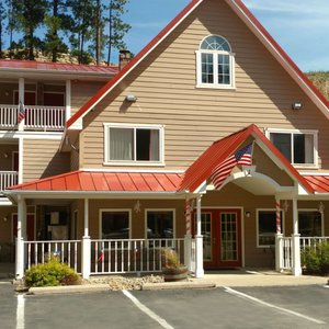MH KeystoneBoardwalkInnSuites Keystone SD Property Exterior