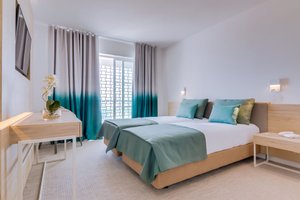 Room & Suite