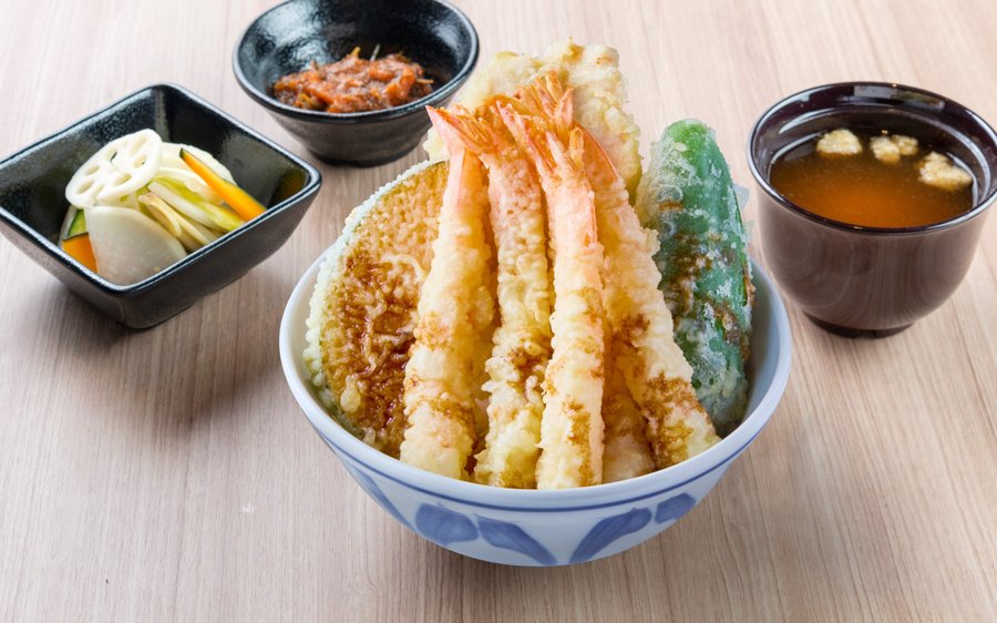 Please taste the very popular tempura in Hakata in Kumamoto!

하카타에서 대인기인 튀김을 꼭 구마모토에서 맛보세요!

請務必在熊本品嚐博多非常受歡迎的天婦羅！