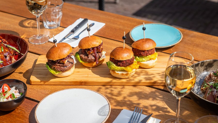 Mini burgers vegan en vlees