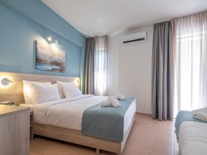 Room & Suite