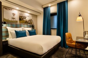 Room & Suite