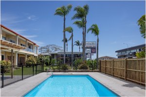 Pool & Beach