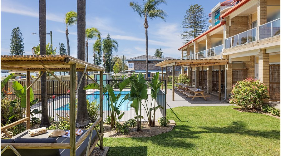 Pool, lawn, daybeds and picnic tables for a perfect afternoon entertaining. 