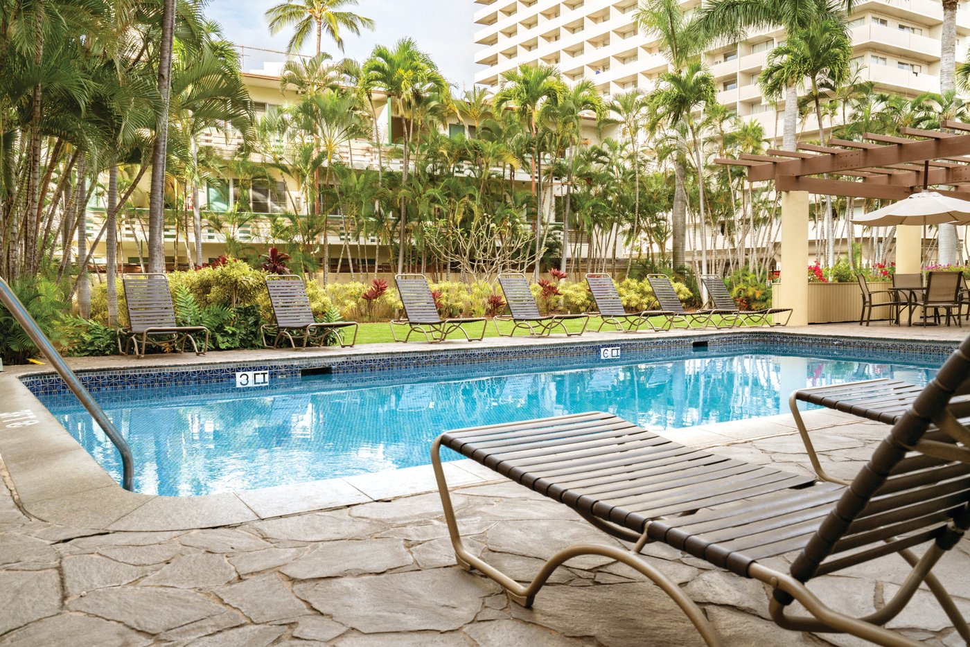 Club Wyndham Royal Garden at Waikiki Pool: Pictures & Reviews - Tripadvisor