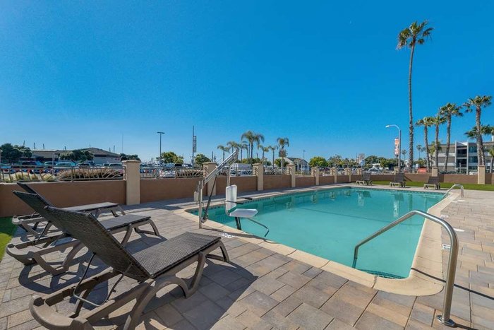 Comfort Inn San Diego Airport At The Harbor Pool: Pictures & Reviews ...