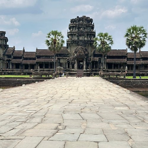 特価正規店Angkor Voyage a’ Travers 洋書