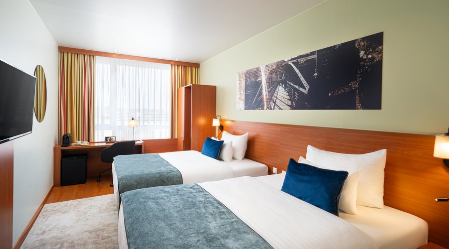 Leonardo Hotel Salzburg Airport Room Comfort Family Double