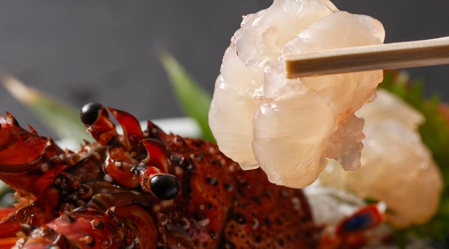 【特別会席】熊野牛蒸篭蒸しと伊勢海老、勝浦鮮魚のお造り会席
[Special Kaiseki] Steamed Kumano beef, spiny lobster, and fresh Katsuura fish sashimi kaiseki