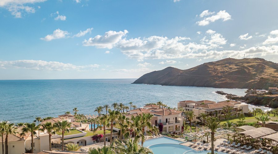 Tailored accommodation choices for families for inviting and comfortable in-room experiences. New sleek design options in the Resort’s neighborhoods and Casa Marina themed rooms near the Aqua Park!